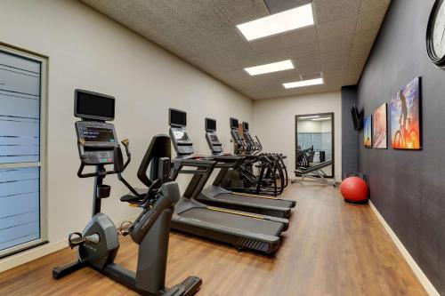 Gimnasio o instalaciones de fitness de Drury Inn & Suites St. Louis Arnold