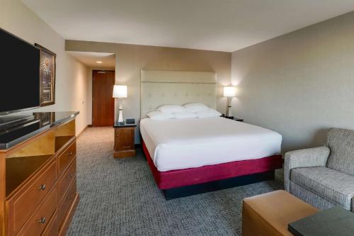 Drury Inn & Suites Phoenix Airport Image