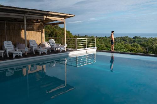 Πισίνα στο ή κοντά στο Bohol Coastal View Hotel