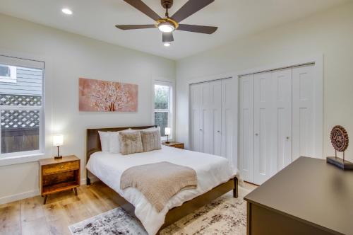 a bedroom with a bed and a ceiling fan at Modern Vacation Rental in Kirkland with Backyard! in Kirkland