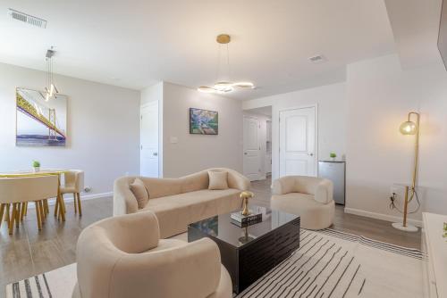 a living room with two chairs and a table at Modern one bedroom apartment in Elizabeth