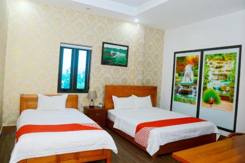 two beds in a hotel room with two beds sidx sidx sidx at Luxury Airport Hotel & Travel in Noi Bai