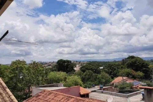 vista dal tetto di una casa di Suíte privativa, próximo a PUC, ambiente familiar. a Betim