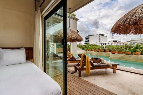 Bazén v ubytování Caribbean Paradise Hotel & Spa - 5th Avenue nebo v jeho okolí