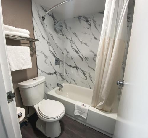 a bathroom with a toilet and a shower and a tub at Motel 6-Sacramento, CA - North in Sacramento