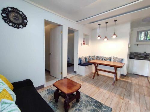 Kuchyň nebo kuchyňský kout v ubytování CASA LA EL BAGUIO