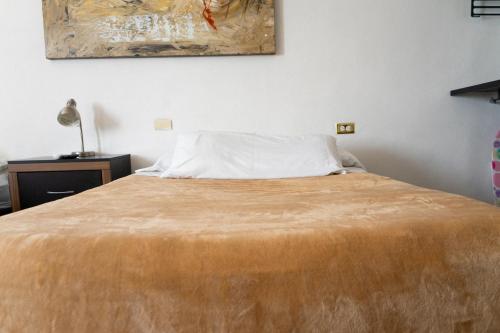 Una cama o camas en una habitación de Suites Apodaca