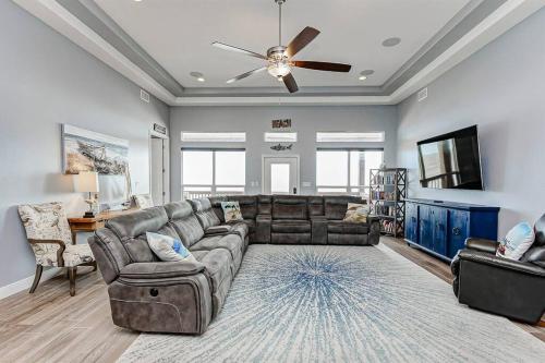 Χώρος καθιστικού στο Alright, Alright, Alright by Wanderlust Properties