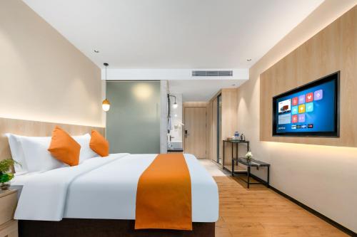 TV a/nebo společenská místnost v ubytování Shanshui Trends Hotel - Shatian Metro Station Longguang City