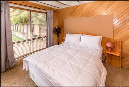 Una cama o camas en una habitación de Black Taigh