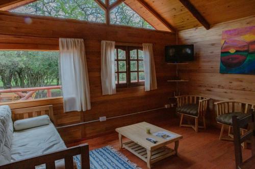 TV a/nebo společenská místnost v ubytování Cabañas del Viñedo