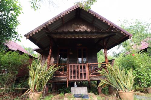Taman di luar Suchanaree@Laemngop