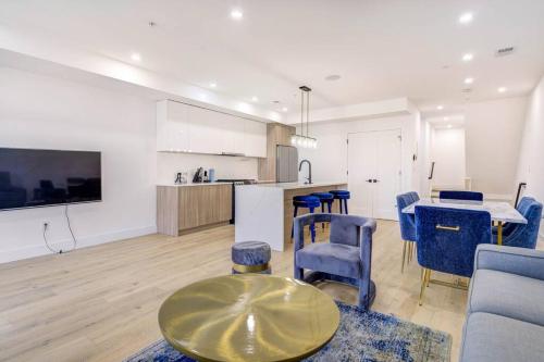 a kitchen and living room with a table and chairs at Capitol View 3 Penthouse with Rooftop in Washington