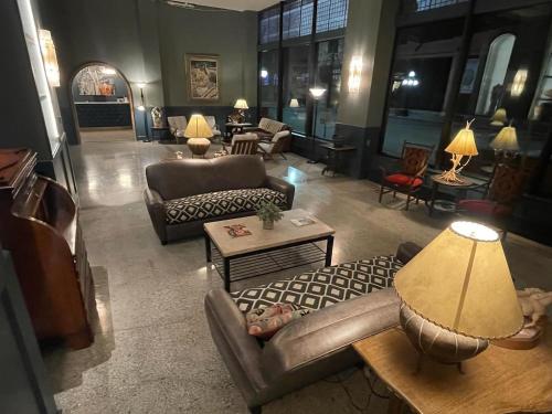 Un lugar para sentarse en Kalispell Grand Hotel