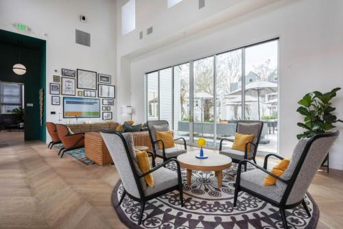 Gallery image of Mountain View 2BR w Gym Spa Parking nr Dining SFO-380 in Mountain View