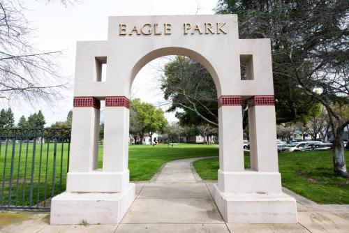 Gallery image of Mountain View 2BR w Gym Spa Parking nr Dining SFO-380 in Mountain View