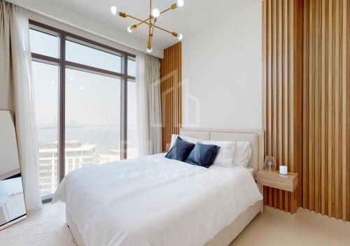Postel nebo postele na pokoji v ubytování Full Burj and Creek Views Modern 4 Bed Upgraded