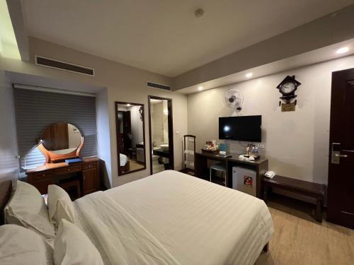 Giường trong phòng chung tại A25 Hotel - 88 Nguyễn Khuyến