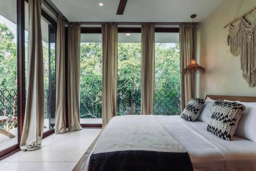 Jungle Lounge Barefoot Luxury 3BR Two Level Penthouse with Pool in Luum Zama photo 2