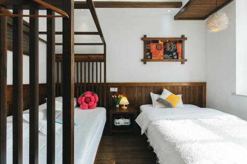 a bedroom with two beds and a ladder at Hotel California Zhangjiajie in Zhangjiajie