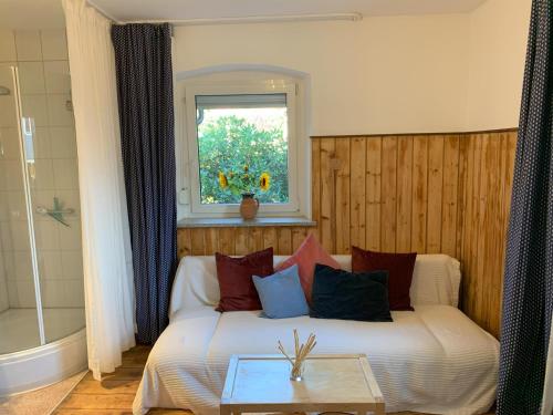 Posezení v ubytování Ferienwohnung "Fichtelnaabrauschen"