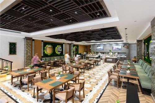 Restaurace v ubytování Shamsan Airport Hotel