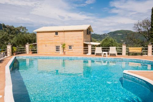 Πισίνα στο ή κοντά στο Romantic Tree House