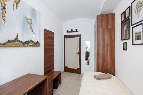 a bedroom with a bed and a table and a mirror at Vienna City Business Rooms in Vienna