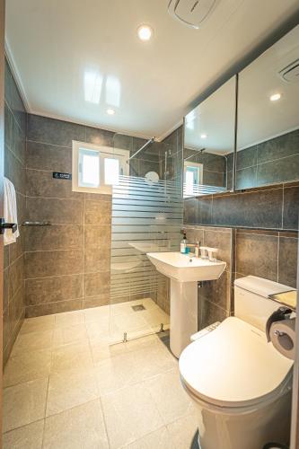 Un baño de The Private Hamdeok