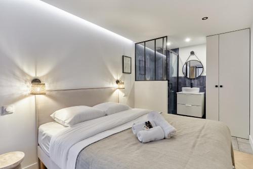 Apartment Arc de Triomphe by Studio prestige