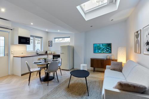 Apartment Arc de Triomphe by Studio prestige