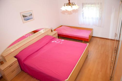 Postel nebo postele na pokoji v ubytování Kucica Lusi