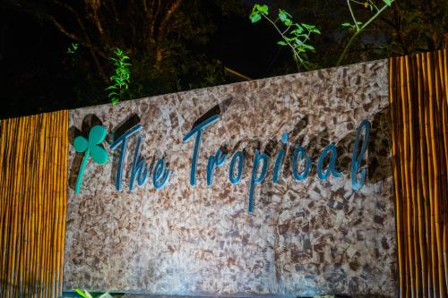 a sign with a clover on the side of it at The Tropical Beach Resort in Ko Chang