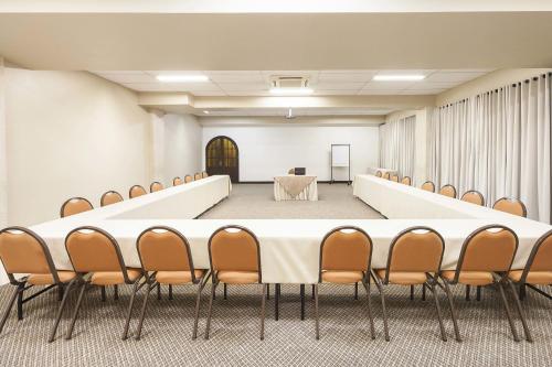 a conference room with a long table and chairs at Hotel Tannenhof in Joinville