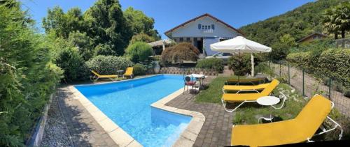 Appartamento Lucy with shared pool