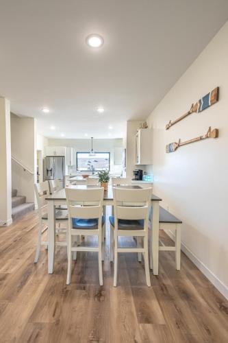 Η κουζίνα ή μικρή κουζίνα στο CentralPark Townhome B10