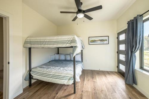 Ένα ή περισσότερα κρεβάτια σε δωμάτιο στο CentralPark Townhome B10