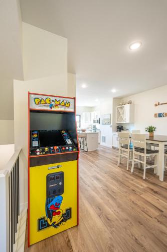 Η αίθουσα παιχνιδιών του CentralPark Townhome B10