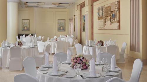 Restaurace v ubytování InterContinental Dar Al Iman Madinah by IHG
