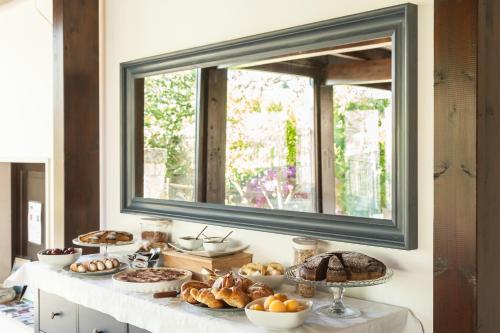 a table with bread and pastries on it with a window at Giardino Sul Duomo in Ragusa