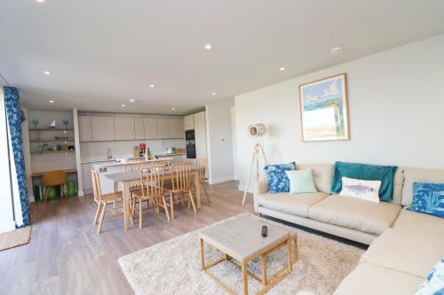 Η κουζίνα ή μικρή κουζίνα στο Stylish estuary view apartment