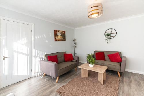 a living room with two couches and a coffee table at Wealcroft House - Charming 3-Bedroom in Wealcroft in Felling