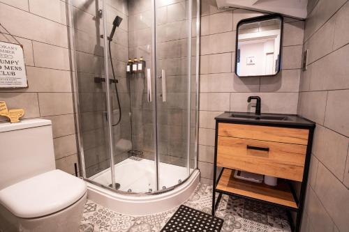 a bathroom with a shower and a toilet and a sink at VIP - 2 BR Grade 2 Luxury Industrial House with Log Burning FIRE & electric blinds in the Heart of the JQ in Birmingham