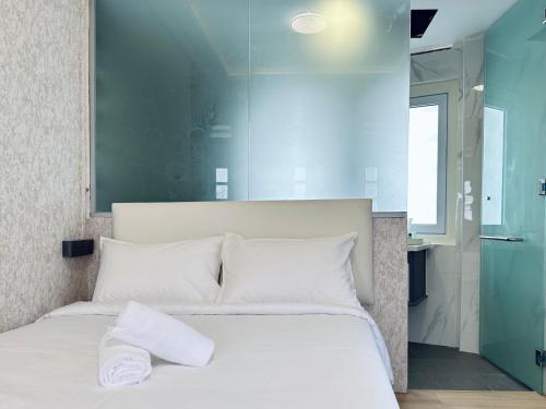 Postel nebo postele na pokoji v ubytování Kam Leng Hotel