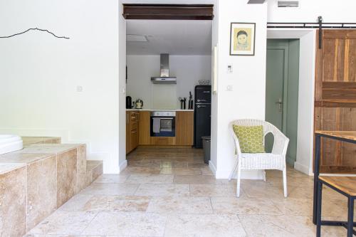 a kitchen with a table and a chair in a room at Mas lou Félibrige in Venelles