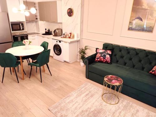 Χώρος καθιστικού στο Emerald Apartment On Arena Oradea