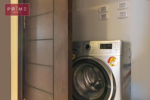 a washing machine in a room next to a door at Prime Select New Giza in Giza
