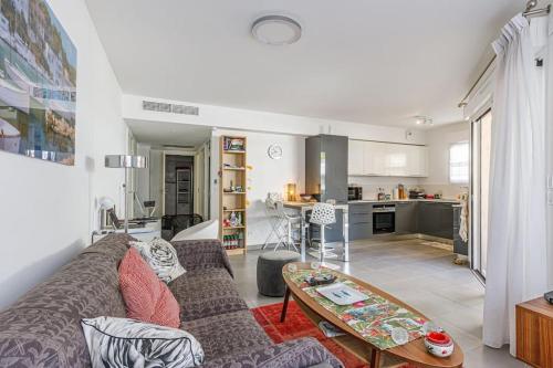 OLD - Center Antibes 2 bedroom modern place