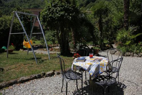 Κήπος έξω από το 2 appartamenti totale 12 posti letto