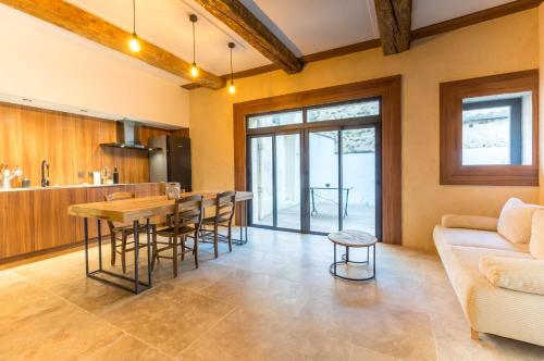 Atelier Ecusson - Premiere conciergerie